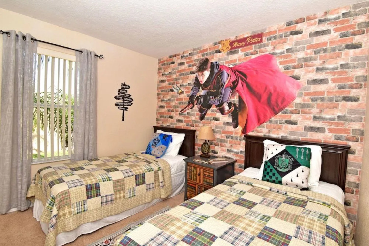 R529 Waterside 4 Br townhouse by RedAwning