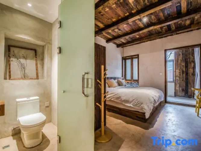 Double Suite with courtyard view