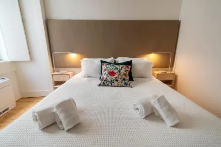 Baixa Cozy I by Lisbonne Collection