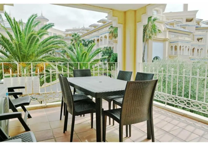 Apartment with garden view
