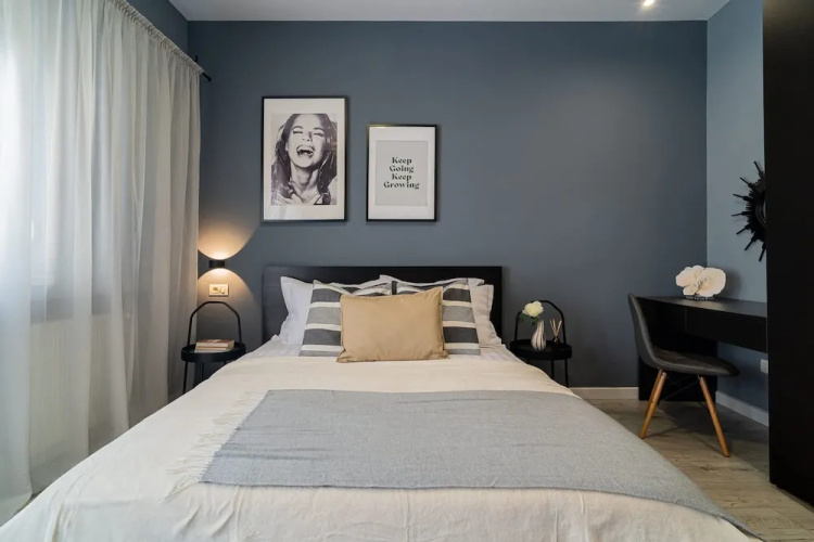 Chic Black White 2BR Retreat on Dambovitei