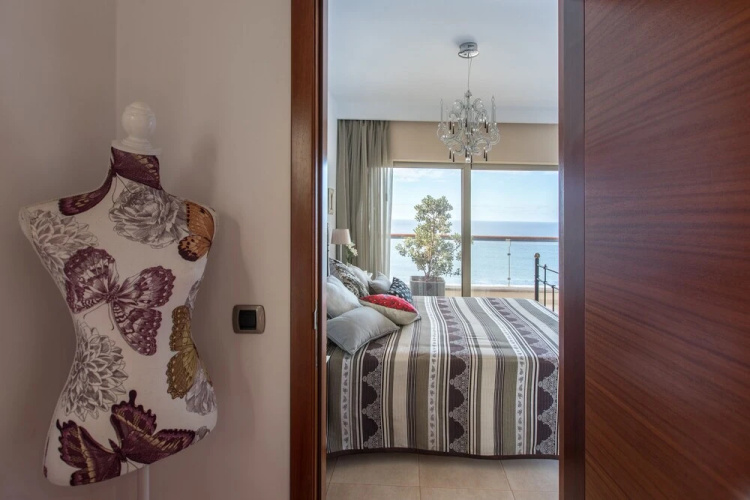 Vertical Villa: luxury, sea views & private SPA