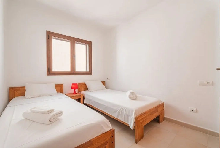 5 Bedrooms Cottage