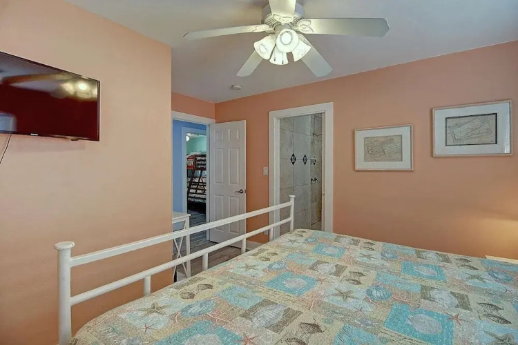 Spacious & Pet Friendly + Game Room Sleeps 10