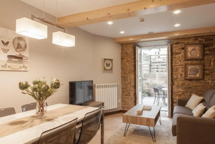 2 Bedrooms Apartment