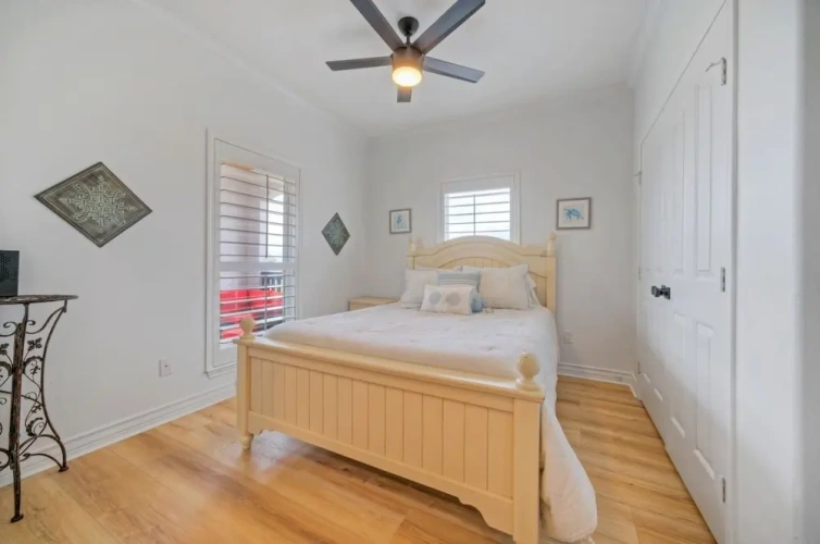 4 Bedrooms Cottage with balcony