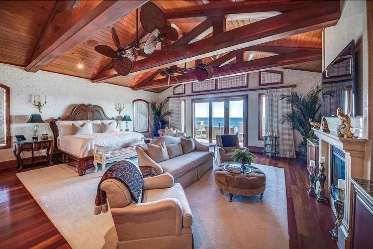 Palazzo Del Mar by RedAwning