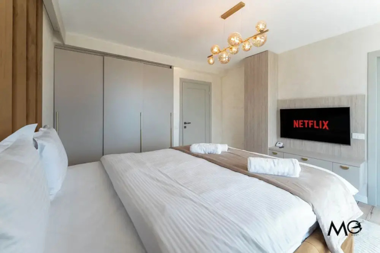 MoHost Valcom - Luxury Skyline Penthouse