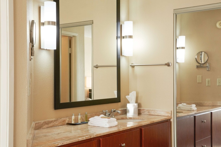 DoubleTree Suites by Hilton Hotel Cincinnati - Blue Ash photo 9
