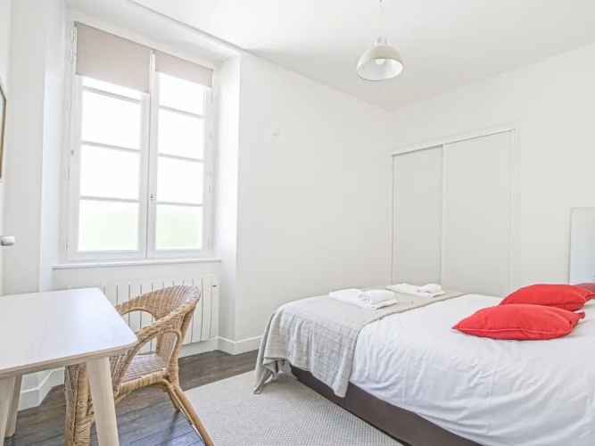Large Comfortable Apartment in Bayeux