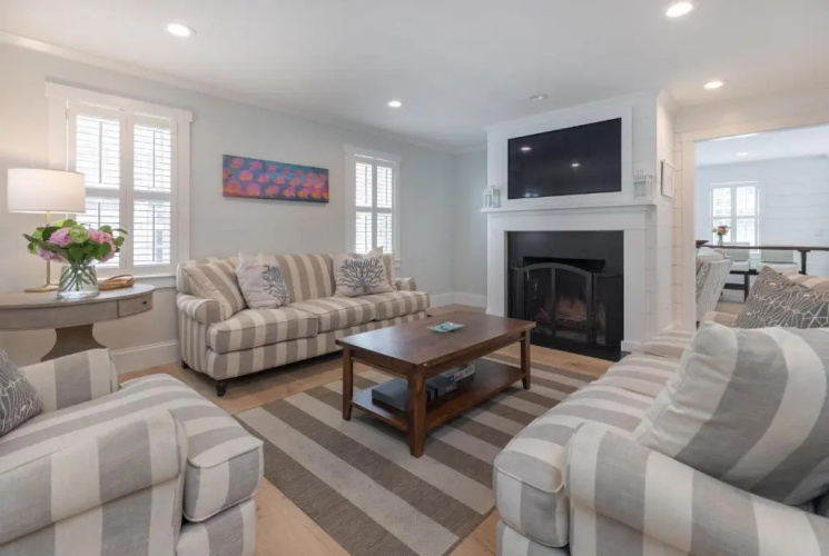 45B Pleasant St