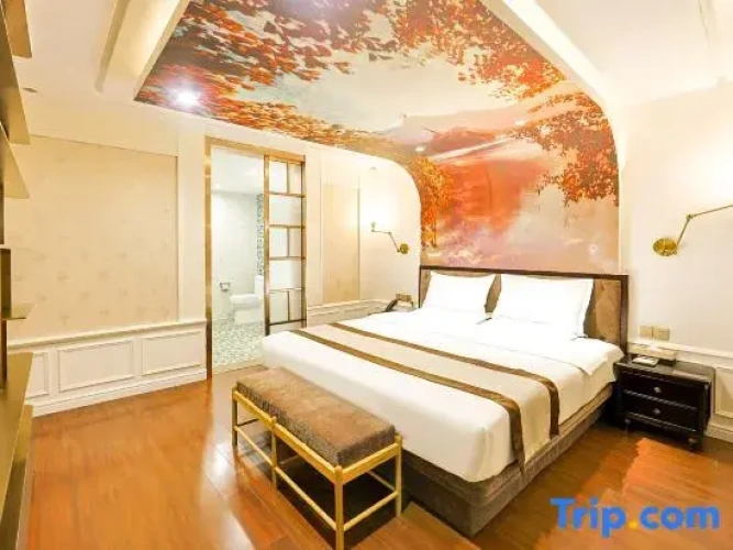 Executive Suite with city view