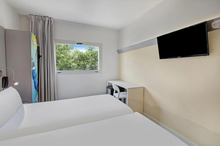 B&B Hotel Girona 2