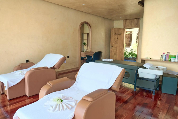Catba Island Resort & Spa