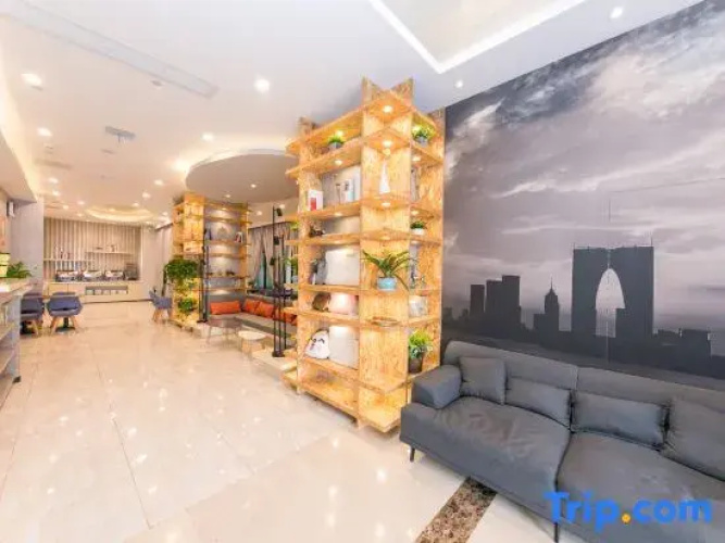 Ibis Styles Hotel (Yangchenghu Zhonglu Metro Station)