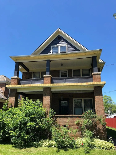 The LaSalle- With Private Yard & Parking