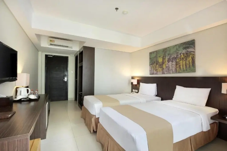 Deluxe Twin room with pool view