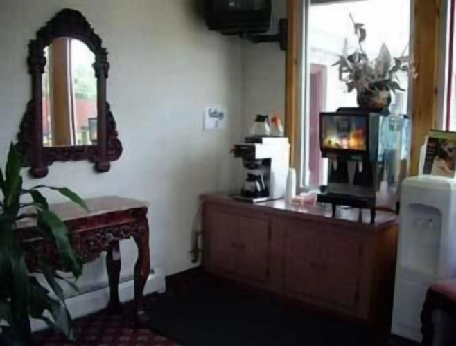 Pocono Night Lodge