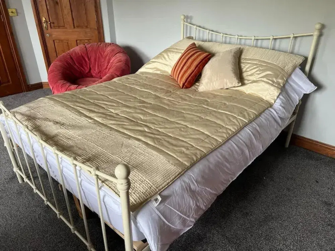 Host Stay Studley Knapp