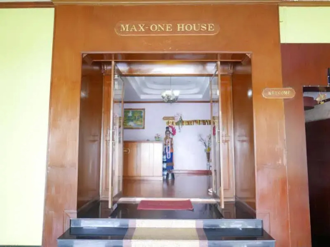 Max One Hotel