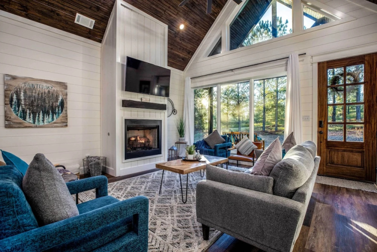 'painted Sky' Modern Broken Bow Cabin w/ Hot Tub!