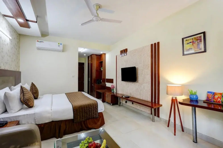 Fabhotel B Stays