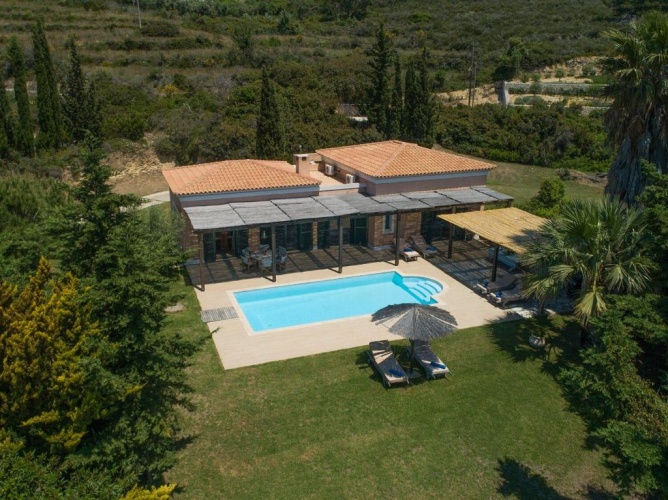 3 Bedrooms Villa