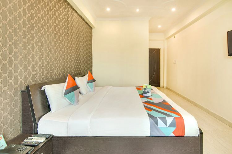 FabExpress Alacia Inn