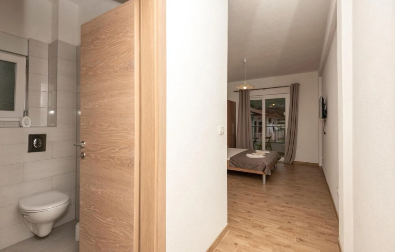 Beautiful Apartment in Drvenik With Wifi