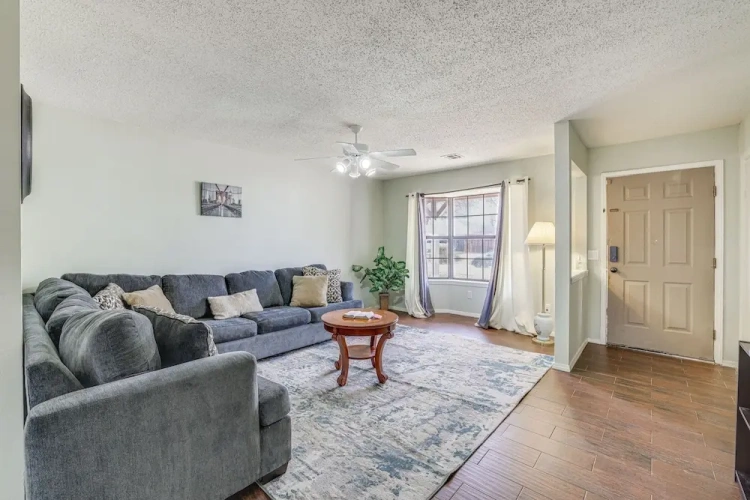 4 Bedrooms Cottage