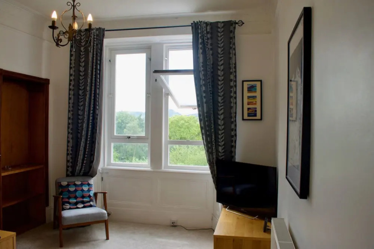 2 Bedroom Seaside Flat With Scenic Views
