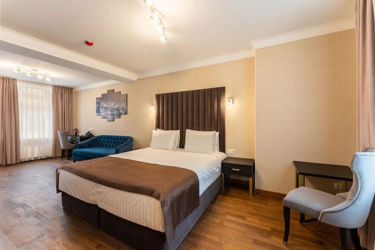 Aparthotel Plaza KG