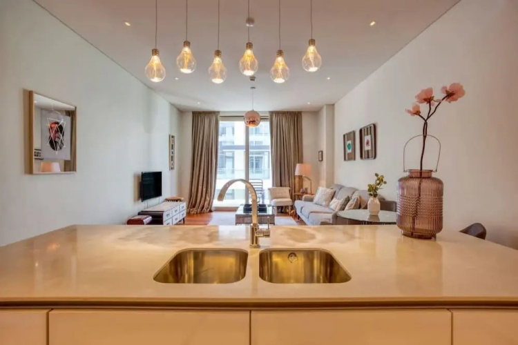 Captivating Apt in City Walk Pool View!