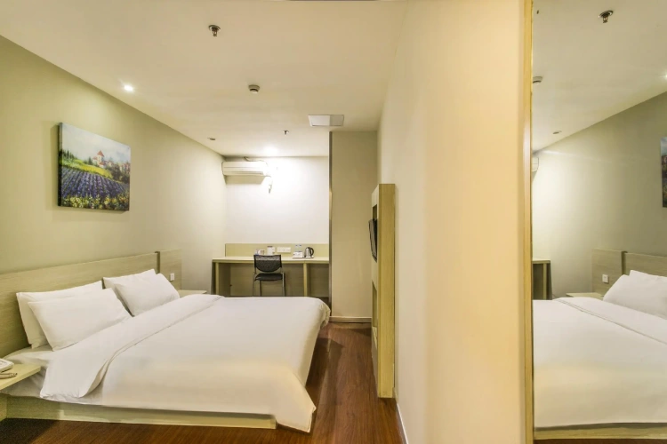 Standard Double room with view