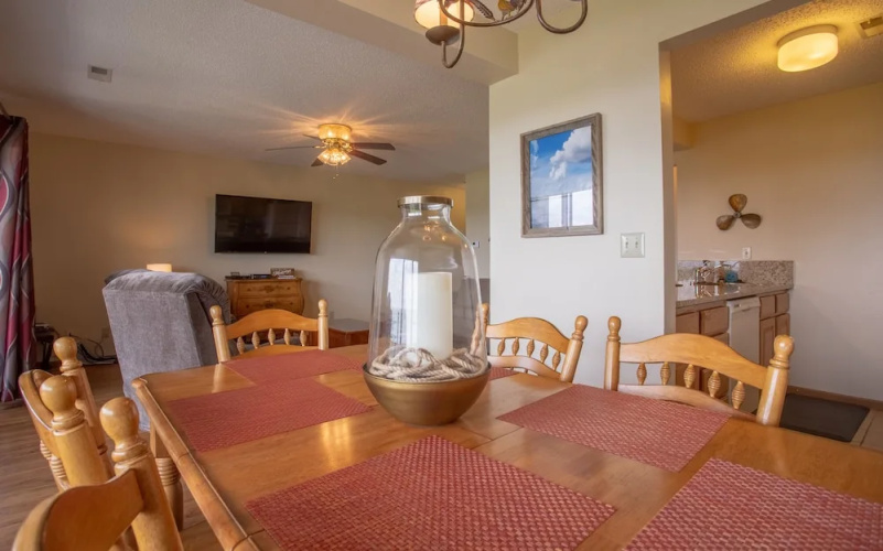 Lakeview Oasis 2 Bedrooms 2 Bathrooms Condo