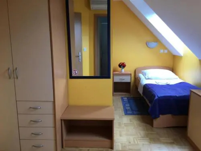 Hostel Delalut