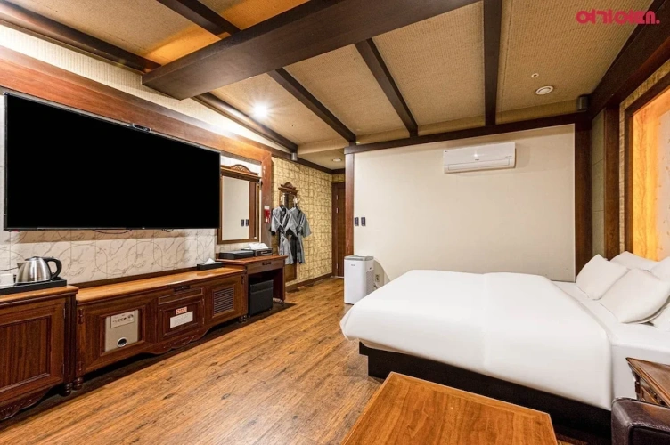 Royal room
