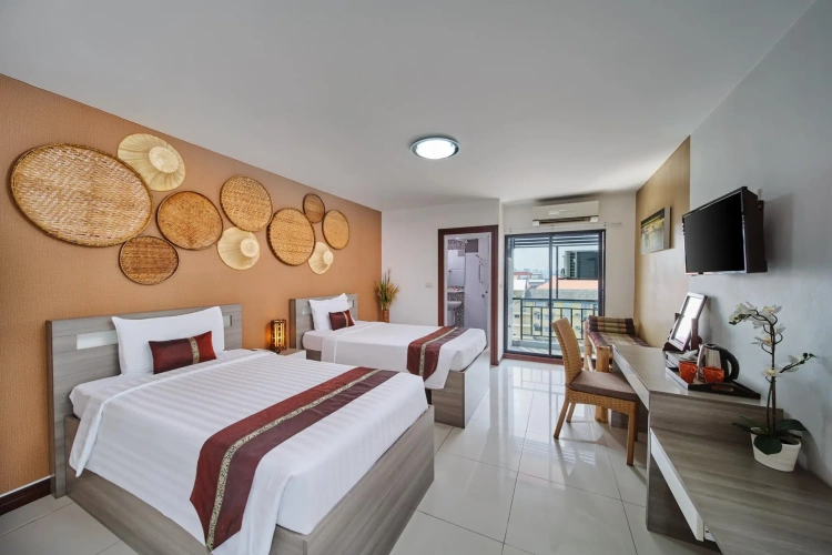 Deluxe Twin room with balcony