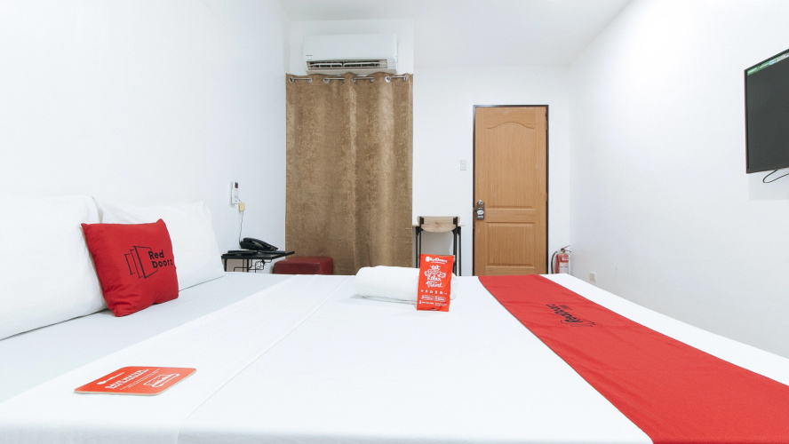 RedDoorz @ San Antonio Makati