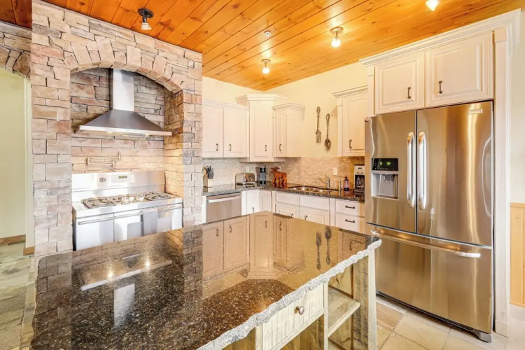 Walkable Condo in Dtwn Mccall! Lake View + Balcony