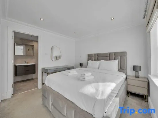 3 Bedrooms Luxury Apartment