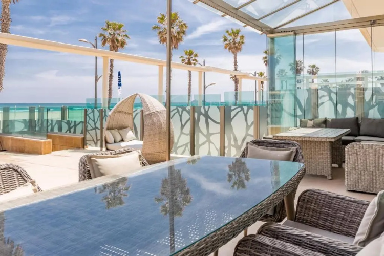 Luxury Beach Apartment with Pool