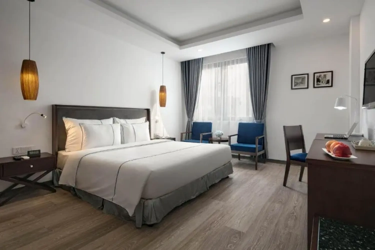 Deluxe Double room with city view