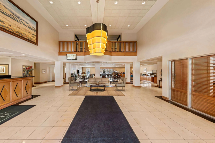 Wingate by Wyndham Calgary South photo 11
