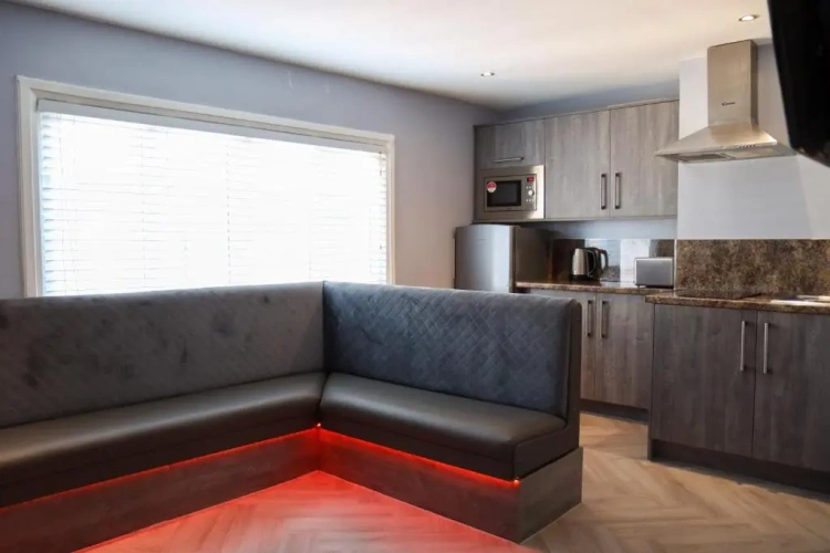 3 Bedrooms Apartment