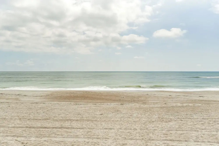 Oceanfront Amelia Island Cottage: Deck & Boardwalk