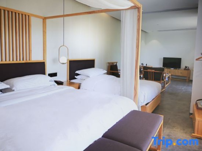 Deluxe Family Suite with balcony