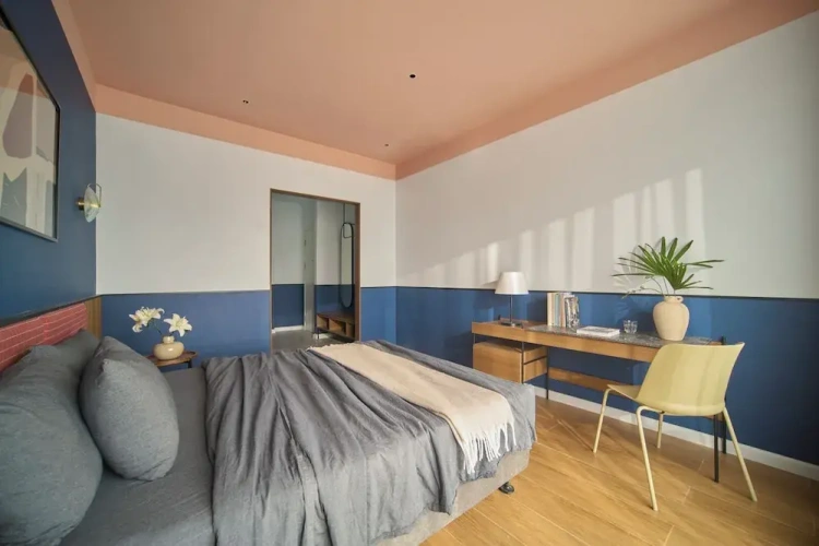 Deluxe room with balcony and with city view