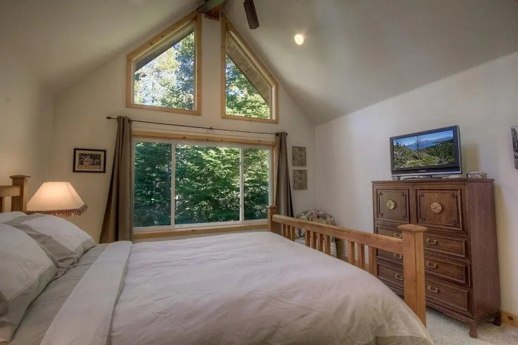 Knotty Pine Retreat 3 Bedroom Home