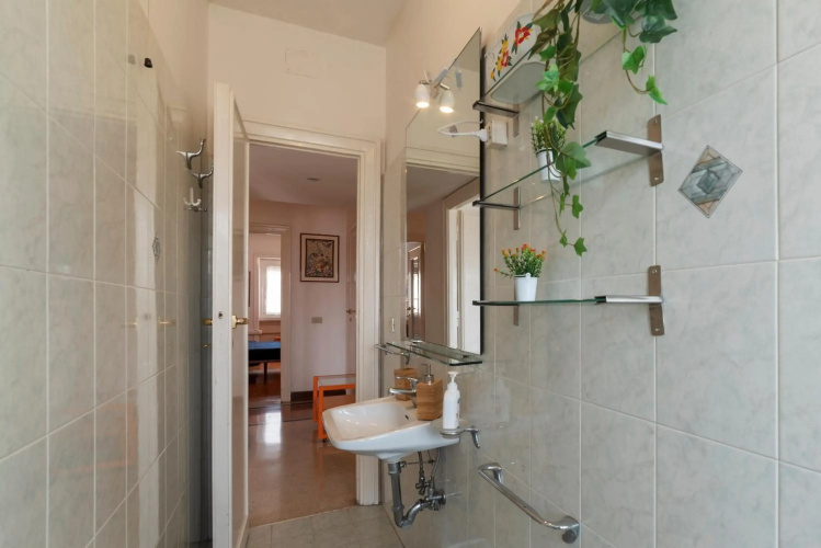 Roomy and Bright Apartment with Terrace